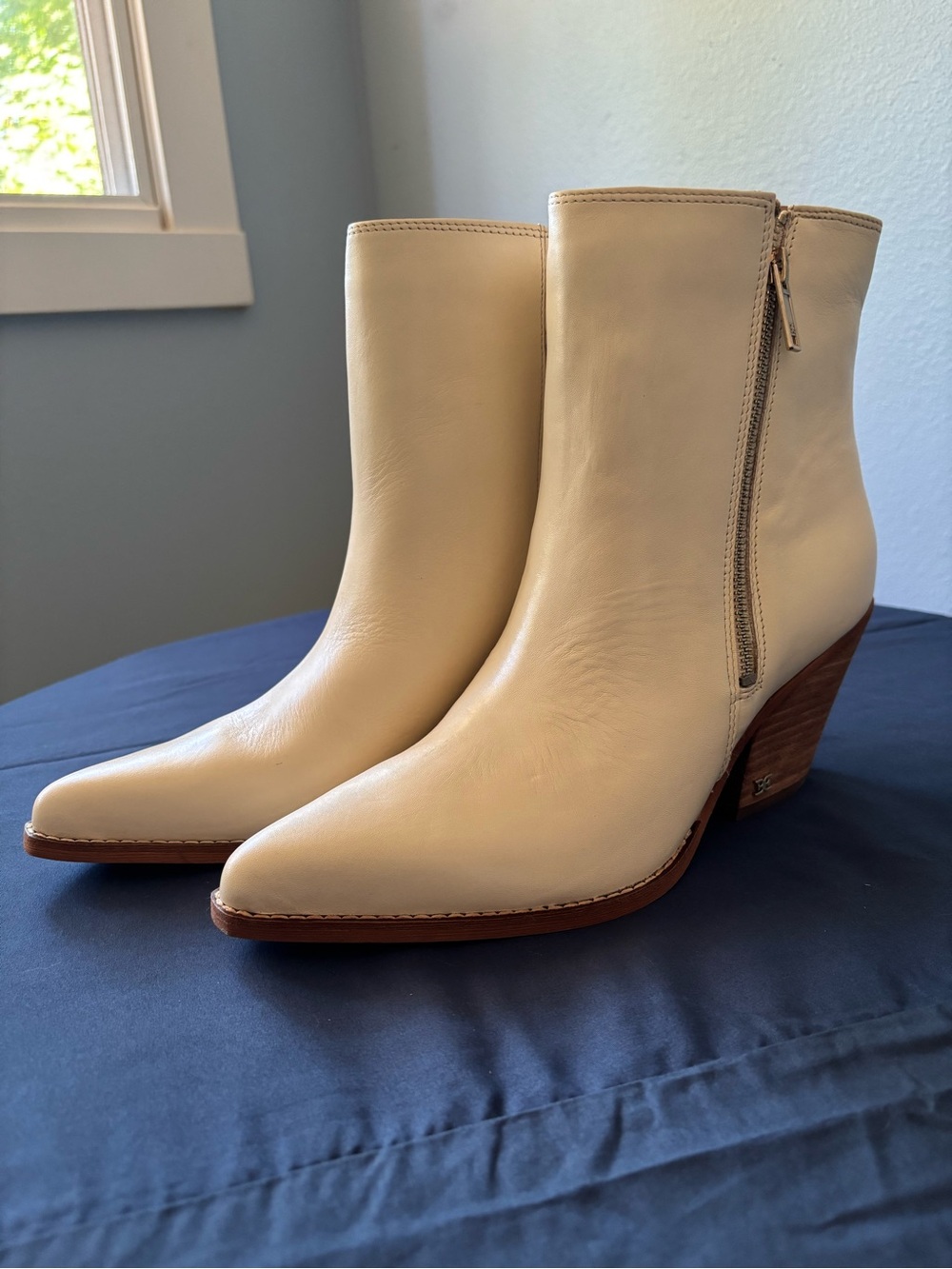 Sam Edelman Cream Leather Pointed-Toe Ankle Boots with Side Zip